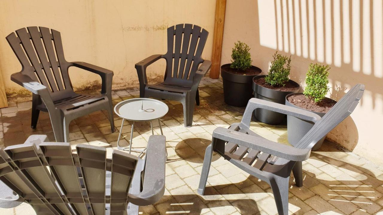 Le Patio Belle Maison En Plein Centre Ville, Avec Grande Terrasse Au Calme Bastogne Esterno foto
