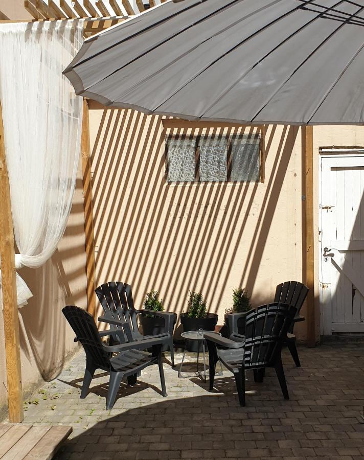 Le Patio Belle Maison En Plein Centre Ville, Avec Grande Terrasse Au Calme Bastogne Esterno foto